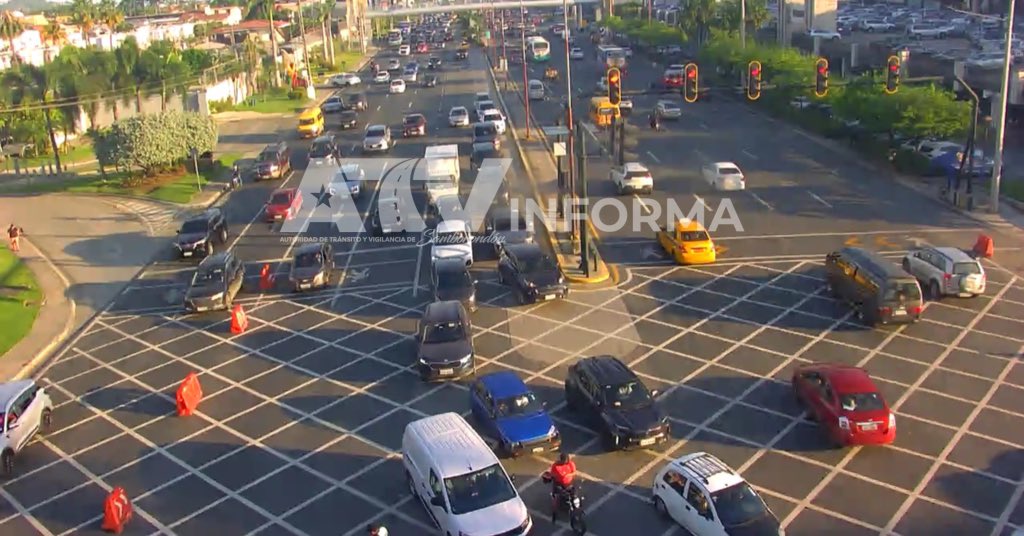 ATVInforma's tweet photo. #ATVInforma | Desde el sistema de videovigilancia del #CMVS se observa el flujo vehicular en el km 1 y 2 de la Av. Samborondón. 

⚠️Conduzca con cuidado y respete las señales de tránsito. https://t.co/glG8DpjGdz
