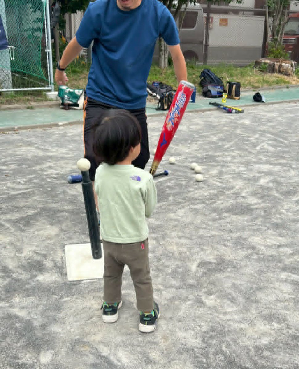 whitejunior_'s tweet photo. 【野球であそぼう＆体験会開催！】
上鷺小にて開催、年長さんと小１の子達が来てくれました！小５の子はBCチームの練習に混じって体験✨
途中で小雨も降り出しましたが、ボールを投げる・取る基本動作にTボール対戦等楽しんでくれました♪
また遊びに来てくださいね🥰
#野球やろうぜ　#野球体験 https://t.co/IwEvaxA9GL