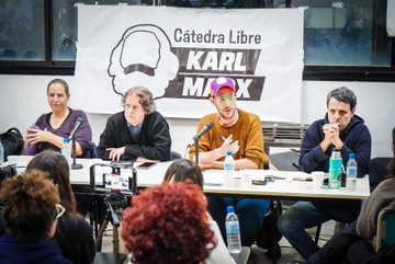 RossoFer's tweet photo. Otro gran intercambio en el 2° encuentro de la Cátedra Libre "Karl Marx" en la Universidad Nacional de La Plata. La izquierda, la imaginación y el futuro; el "acontecimiento" y la acción política; la lucha política y el debate de ideas, y todo lo demás también. Ampliaremos. https://t.co/FYxPdu077F