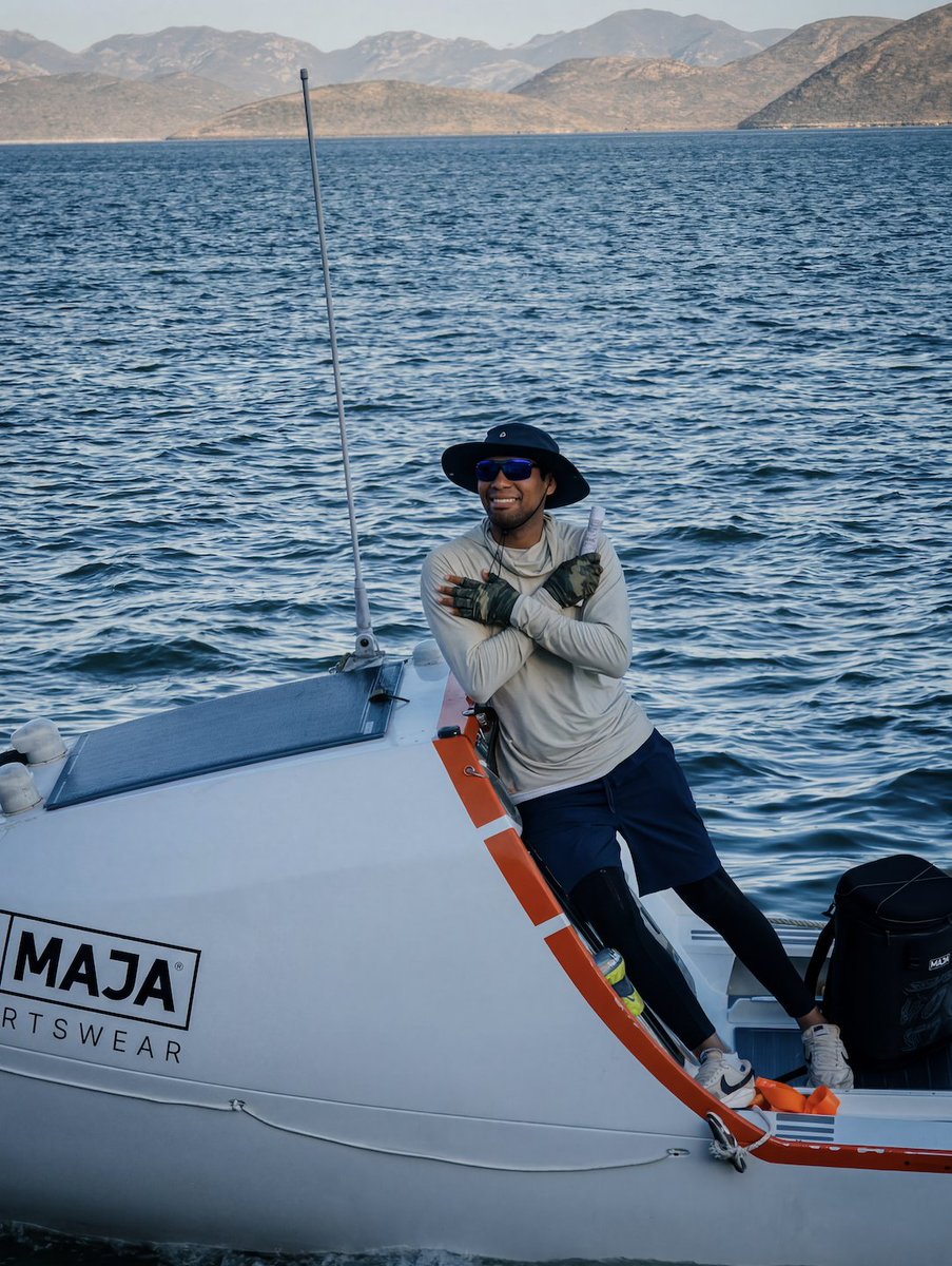 DeSuplemento's tweet photo. Gerardo Orduño cruza el Mar de Cortés a remo en solitario: 69 horas y 250 kilómetros de costa a costa. https://t.co/g0sg0K6tWs