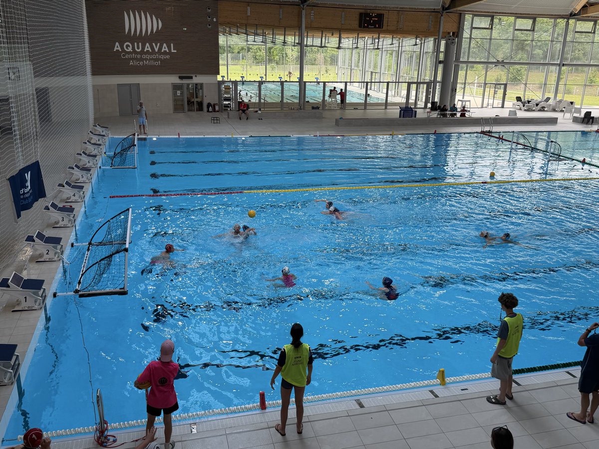 k_dridi's tweet photo. 🏅Félicitations à nos élèves de la section Sport-Études Water-Polo ! Après l’or en 2025, ils remportent la médaille d’argent aux Championnats de France UNSS de Taverny. Deux années consécutives au plus haut niveau national : une immense fierté ! #WaterPolo #SportEtudes https://t.co/SpywKoGCxa