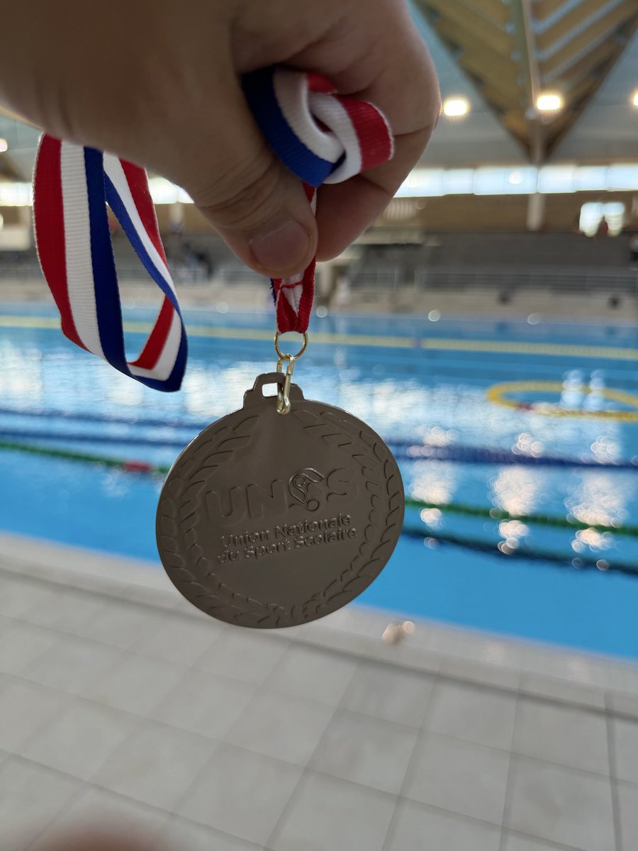k_dridi's tweet photo. 🏅Félicitations à nos élèves de la section Sport-Études Water-Polo ! Après l’or en 2025, ils remportent la médaille d’argent aux Championnats de France UNSS de Taverny. Deux années consécutives au plus haut niveau national : une immense fierté ! #WaterPolo #SportEtudes https://t.co/SpywKoGCxa