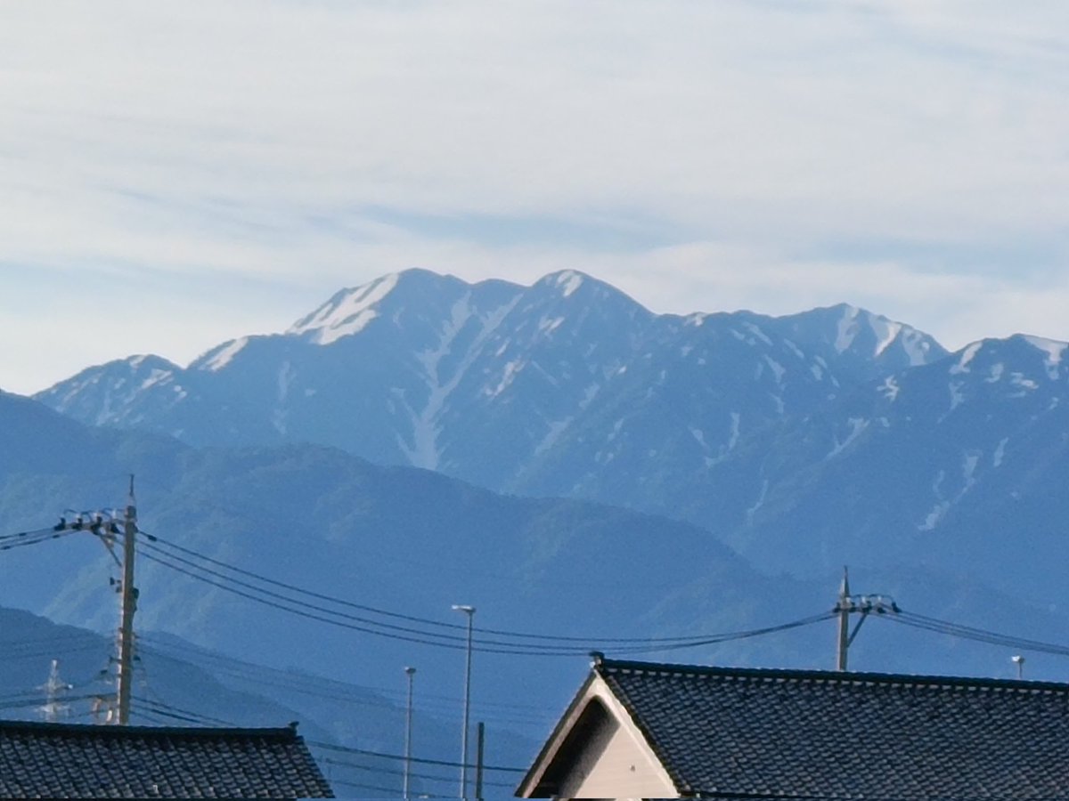 itazo555's tweet photo. 毛勝山はまだ滑れそう。白馬岳も柳又雪渓ならまだしばらく大丈夫かな？行かないけど😅 https://t.co/h6LOFOvPlG