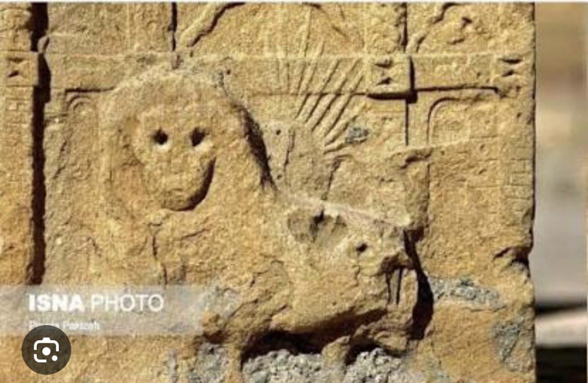 yazi_goudarzi's tweet photo. Ah, this Spanish bitch tries to insult an over 5,000 year old ancient symbol for Iranshahr.

The flag has deeper roots than just monarchy. The reason the Pahlavi dynasty put this as the official symbol for the Iranian flag was because it tied Iranians back to their ancient roots long before Islam came into our lands.

The Pahlavi Dynasty had one agreeable goal for Iran, to return it to its pre-Islamic era of greatness. Of course Muslim Spaniards, as well as the rest of the Muslim world, would not like that