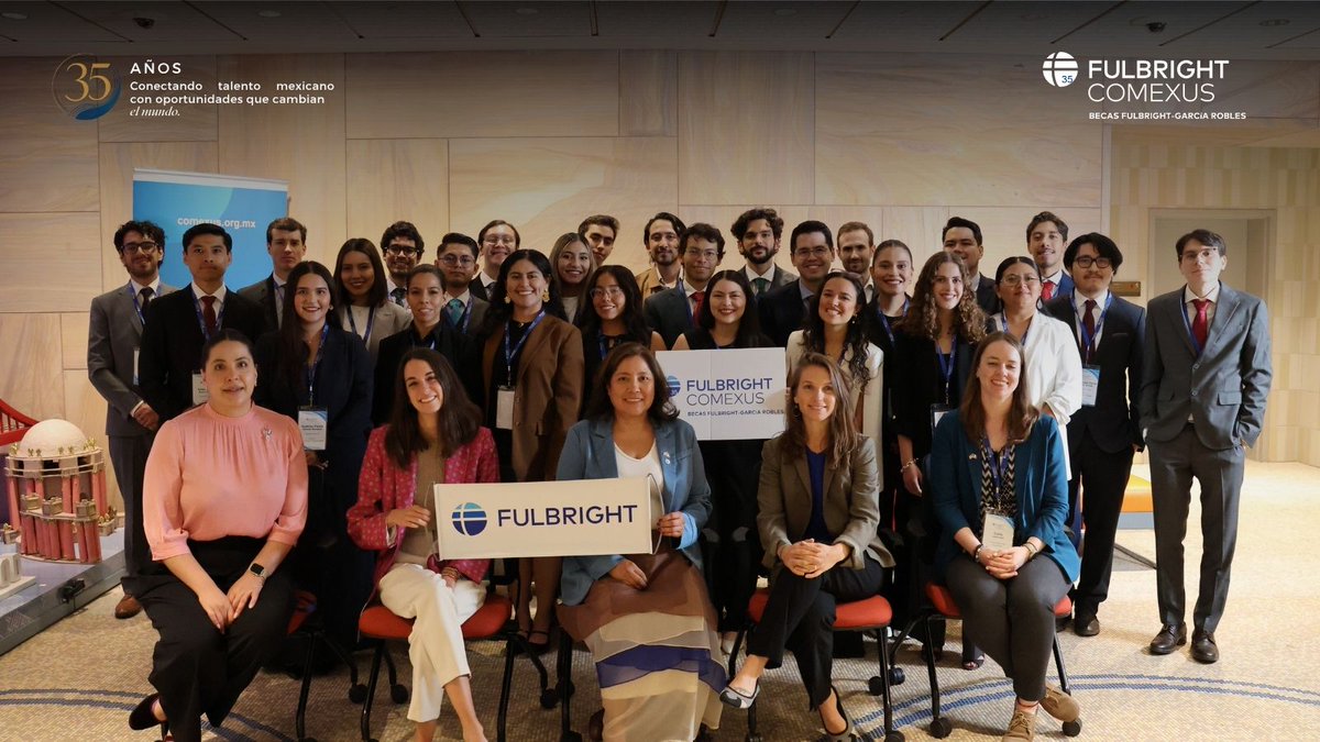 Comexus's tweet photo. El viernes dimos la bienvenida oficial a la Generación 2027 de becarios Fulbright-García Robles del programa de posgrado 🎓 Fue un día muy especial que marca el inicio de su camino hacia el posgrado en Estados Unidos✨ #BecasFulbright #COMEXUS35 https://t.co/P44WSnTnL8