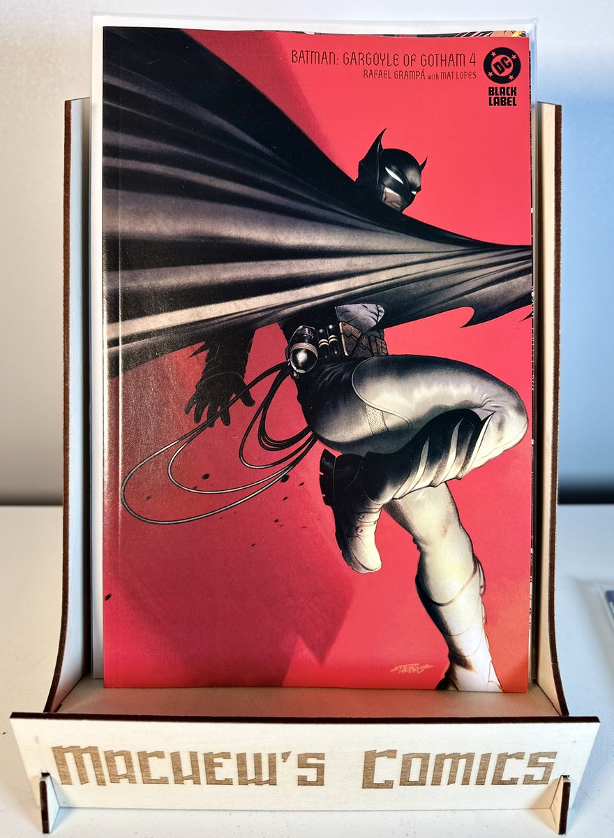 MachewsComics's tweet photo. Next in the booth is Batman: Gargoyle of Gotham #4, and it was definitely worth the wait.
These covers are fire. All of them.
#BatmanGargoyleOfGotham #Batman #GargoyleOfGotham #DCComics #DCBlackLabel #NewComicBookDay #LCS #TrendingComics #BreakingNews #HotCovers #CoverArt #RafaelGrampa #MatLopes #LeeBermejo #Jock #JamieHewlett #ValentinaNapolitano #ThobiasDaneluz