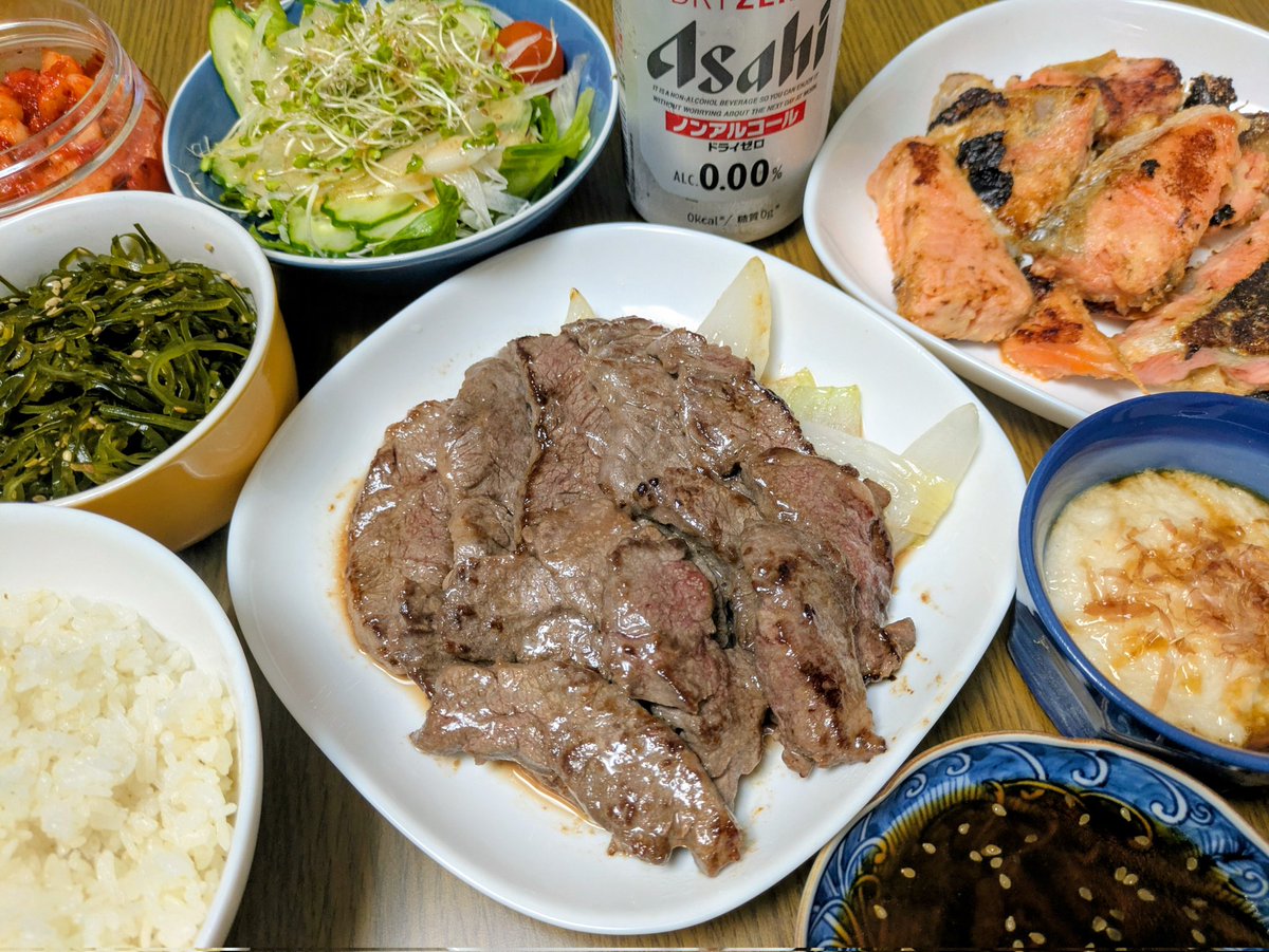 rokka415's tweet photo. 晩御飯〜牛ハラミ焼き🐮、鮭の西京焼き🐟、とろろ、切り昆布の煮物、サラダ🥗
#晩ごはん #おうちごはん https://t.co/SNprmjpHnj