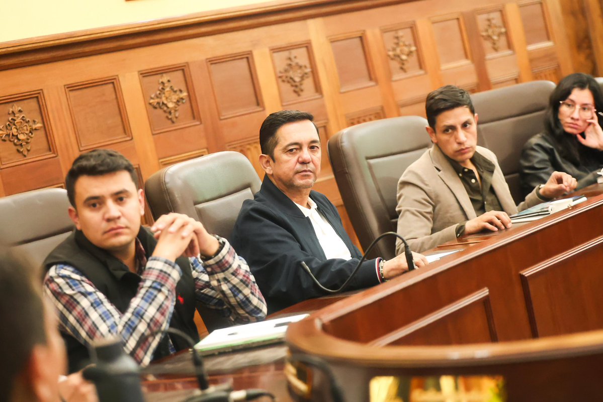 CarlosAmayaR's tweet photo. Hoy, en Casa de la Torre lideramos el consejo de gobierno número 1️⃣6️⃣ del año. 

Junto al gabinete departamental revisamos el porcentaje de avance del Plan Anual de Adquisiciones. 

También realizamos seguimiento a los compromisos establecidos en el Índice de Gestión de Proyectos de Regalías.

Seguiremos trabajando duro para cumplirle a las y los boyacenses 💪🏼💚.