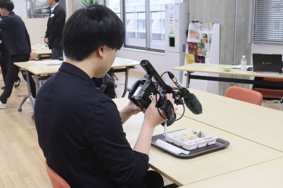Nifs_jp's tweet photo. 📺お知らせ📢
「時間栄養学」の第一人者・柴田重信教授（当社『シン・食事サービス』献立監修）がBSテレビ東京『いまからサイエンス』に出演！

放送日時：6/17(水)22:00～

低栄養問題の解決に向けた当社「シン・食事サービス」の取り組みをご紹介。
ぜひご覧ください！
#シン・食事のSで記念撮影📸 https://t.co/Aw6CqhlGZy