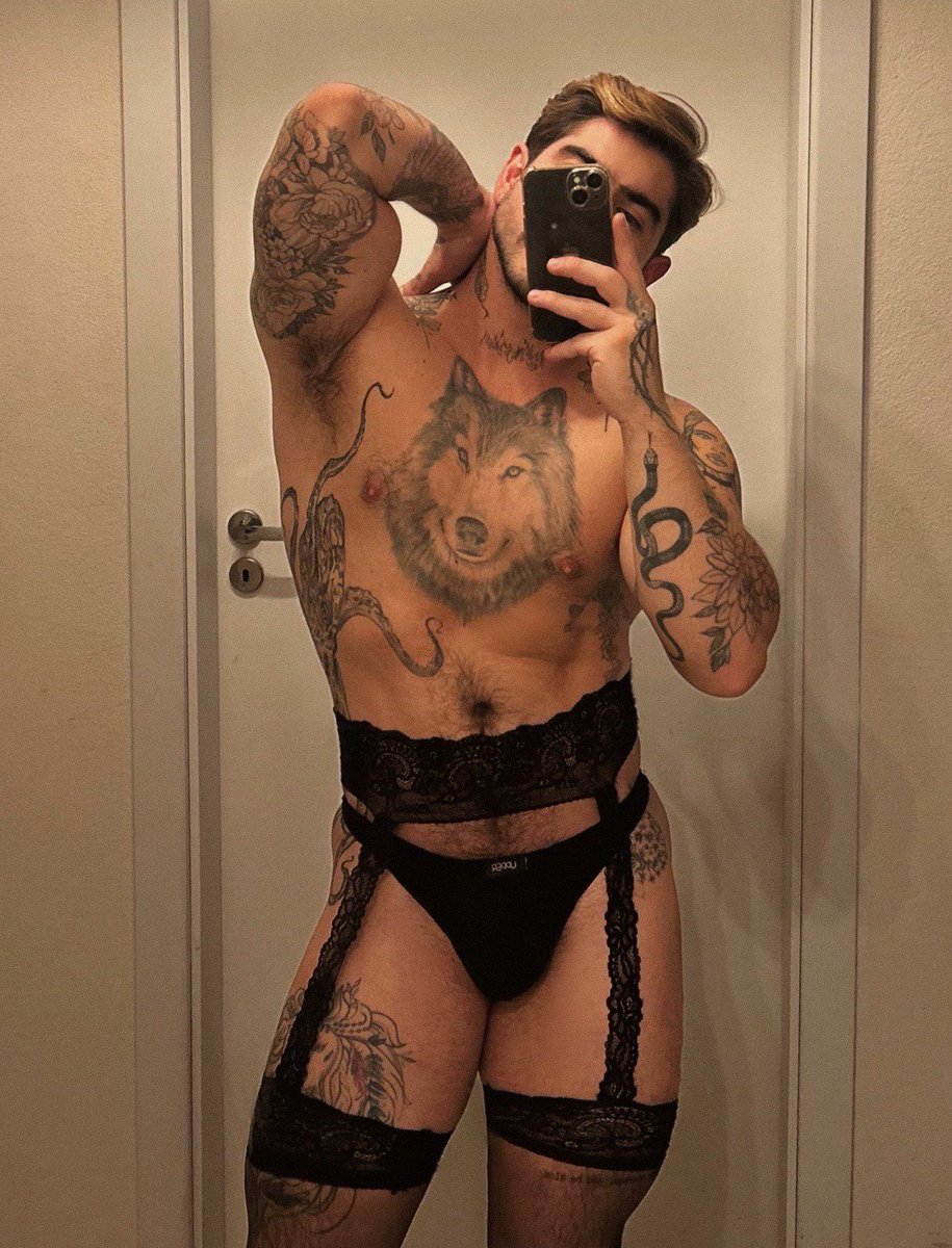 masculingerie's tweet photo. #hombreenlenceria #maninlingerie https://t.co/qyXiPxYtdF
