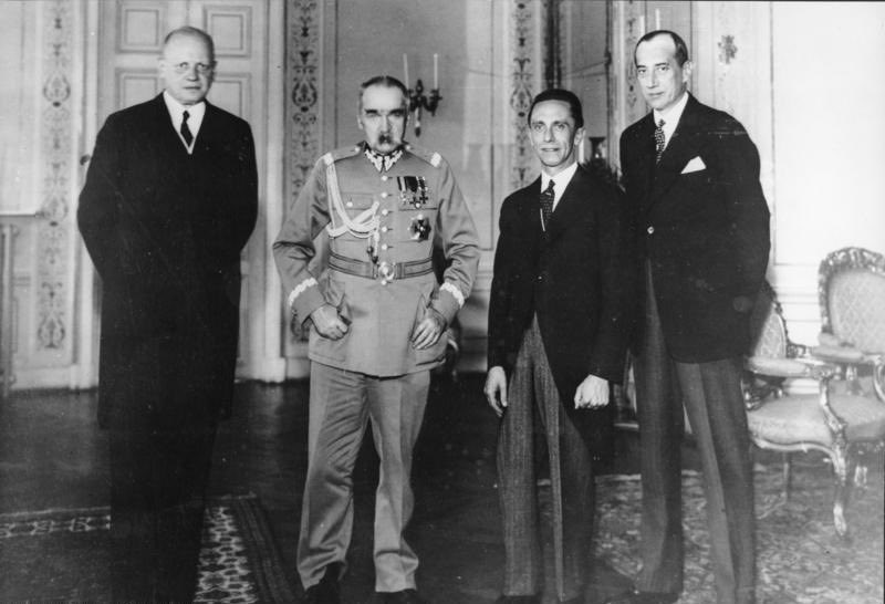 HelixIQ's tweet photo. @ExplicitePL @BBCWorld Seriously, Józef Piłsudski called for the genocide of Belarusians and Ukrainians, yet you’ve turned him into a hero. Hitler attended his funeral, and he was friends with Goebbels. What on earth are you talking about? https://t.co/RvSBn7z3Ph