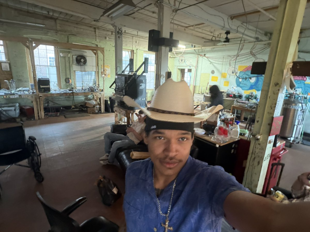 RealistDjit's tweet photo. You brown clowns are jokes 
Embrace the browness drop the clowness -PlayboyDjit https://t.co/X6sCVIIQbk