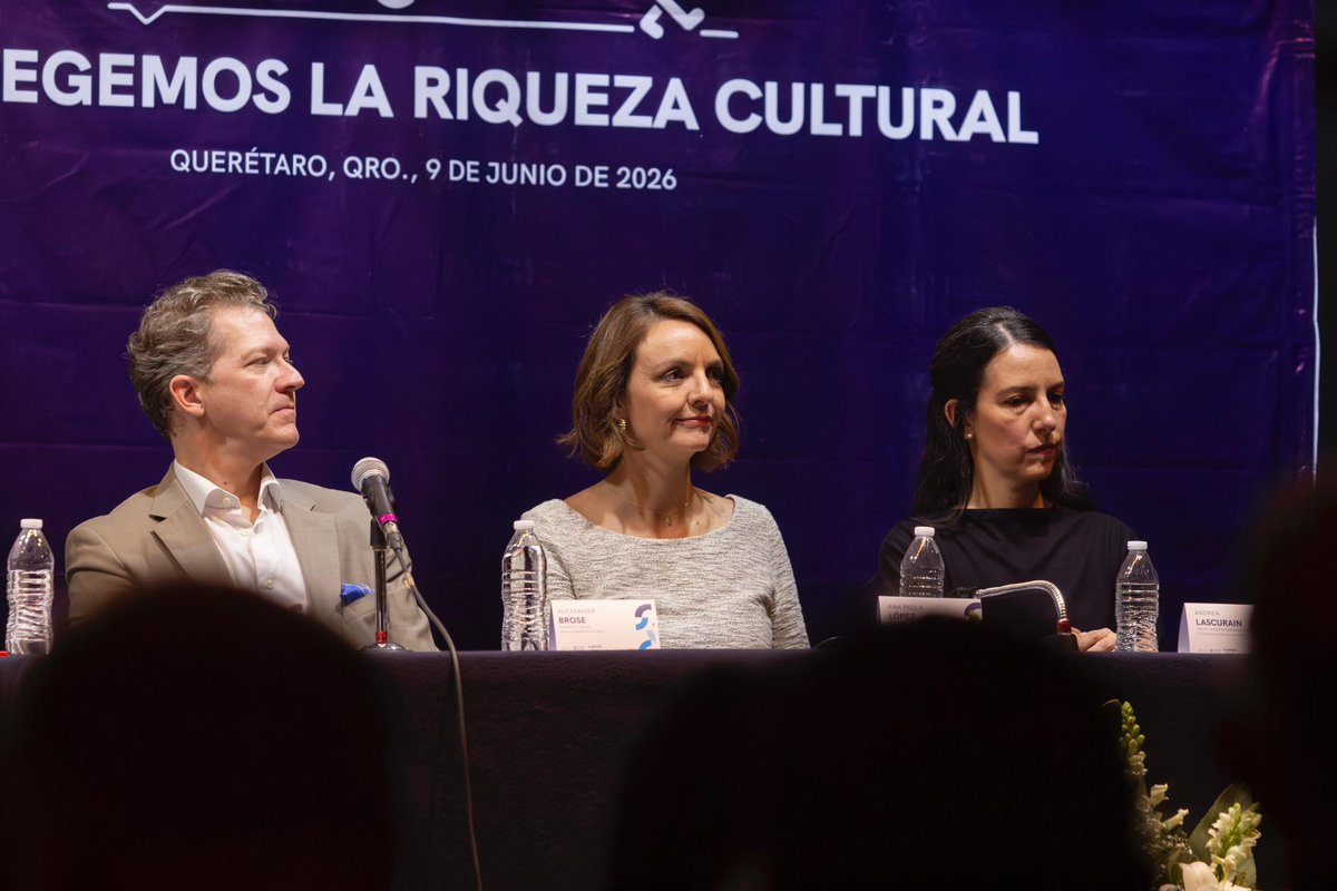 SECULTQro's tweet photo. La música une, forma y transforma.

Firmamos un convenio de colaboración con el Royal Conservatory of Music de Canadá para impulsar la formación, el intercambio cultural y nuevas oportunidades para el talento artístico de Querétaro. 🎼🌎

#AquíContigo https://t.co/2tBkM6F7fe