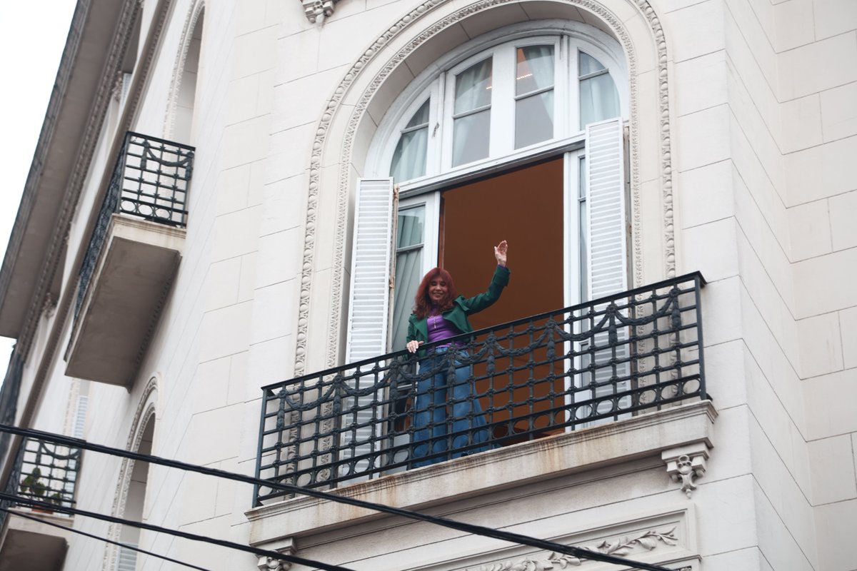 ATECapitalOk's tweet photo. NUESTRA ÚNICA HEROÍNA EN ESTE LÍO.
Hoy se cumple un año de lucha contra la proscripción. 

#CristinaLibre https://t.co/Kc6qmtEufW