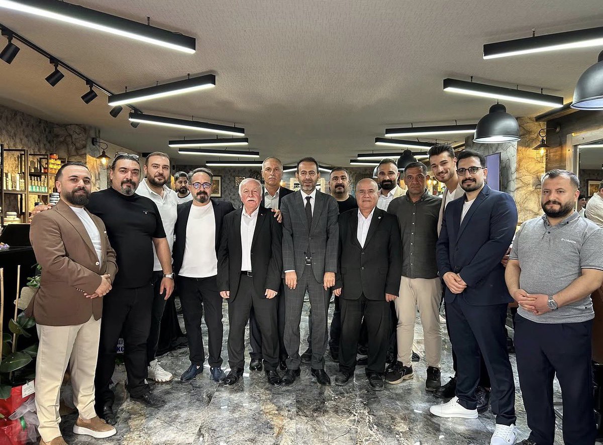 MuratUlgenmk's tweet photo. Esnafımızın açılışına katıldık. Yeni iş yerinin hayırlı ve bereketli olmasını temenni ediyor, bol kazançlar diliyoruz. Rabbim utandırmasın, hayırlı müşteriler nasip etsin. Misafirperverlikleri için teşekkür ederiz. https://t.co/7y1szDI8vh