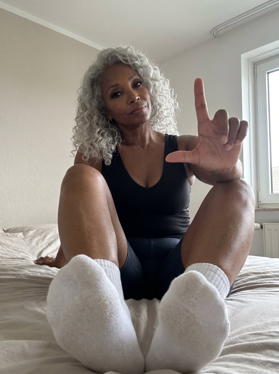 hotwifegloria tweet media