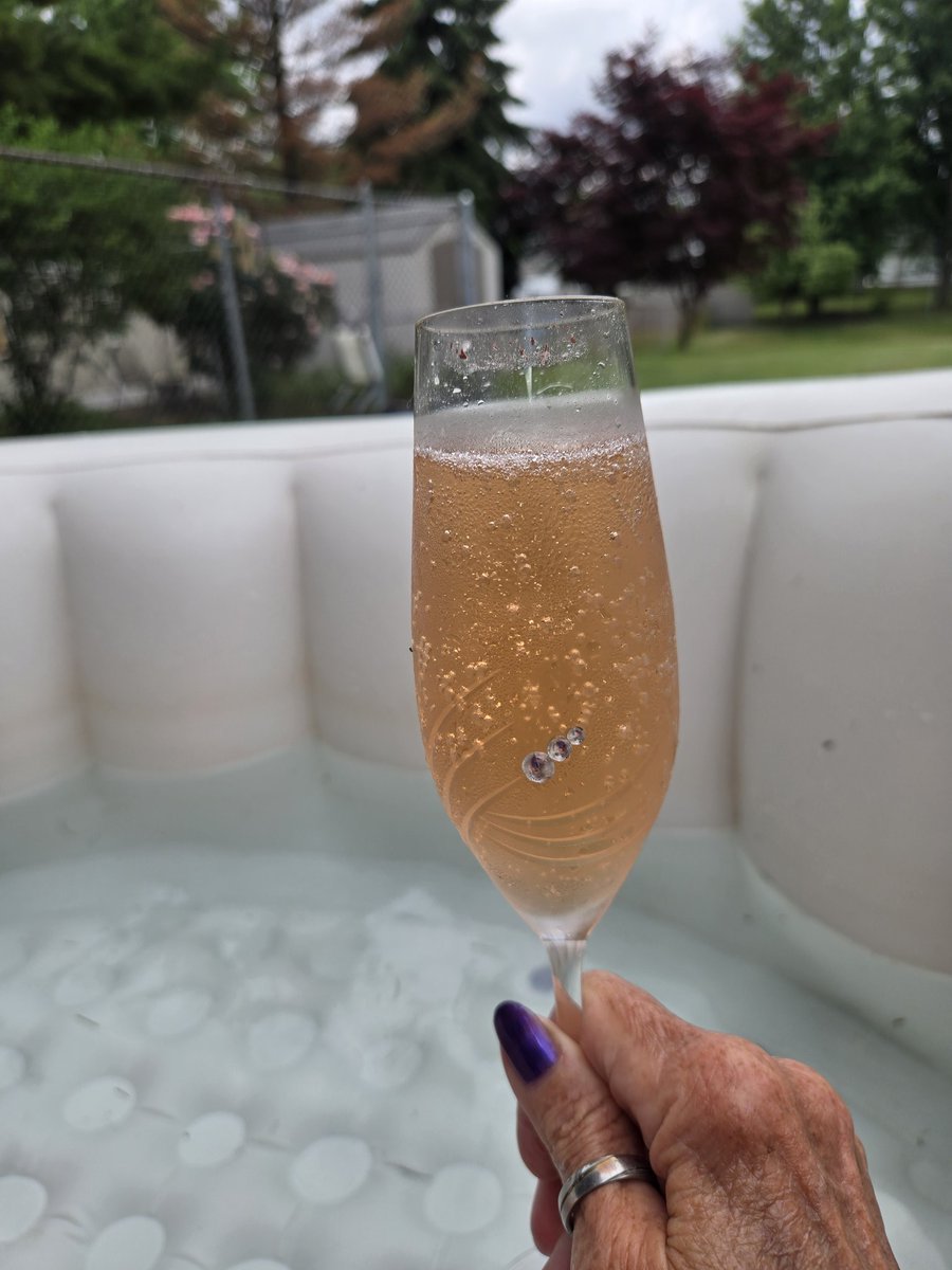 magee333's tweet photo. @SeagreenWench Today...#RoseAllDay https://t.co/wmAhhiNAp1