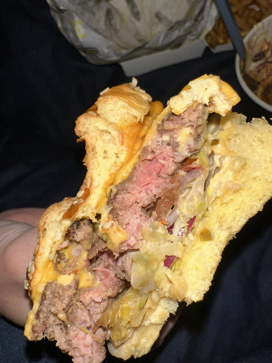 Log_an3's tweet photo. @ubereats_uk apparently being delivered a full raw burger doesn’t qualify for a refund👍 physically can’t eat it but cheers https://t.co/mTNC9ISMOC