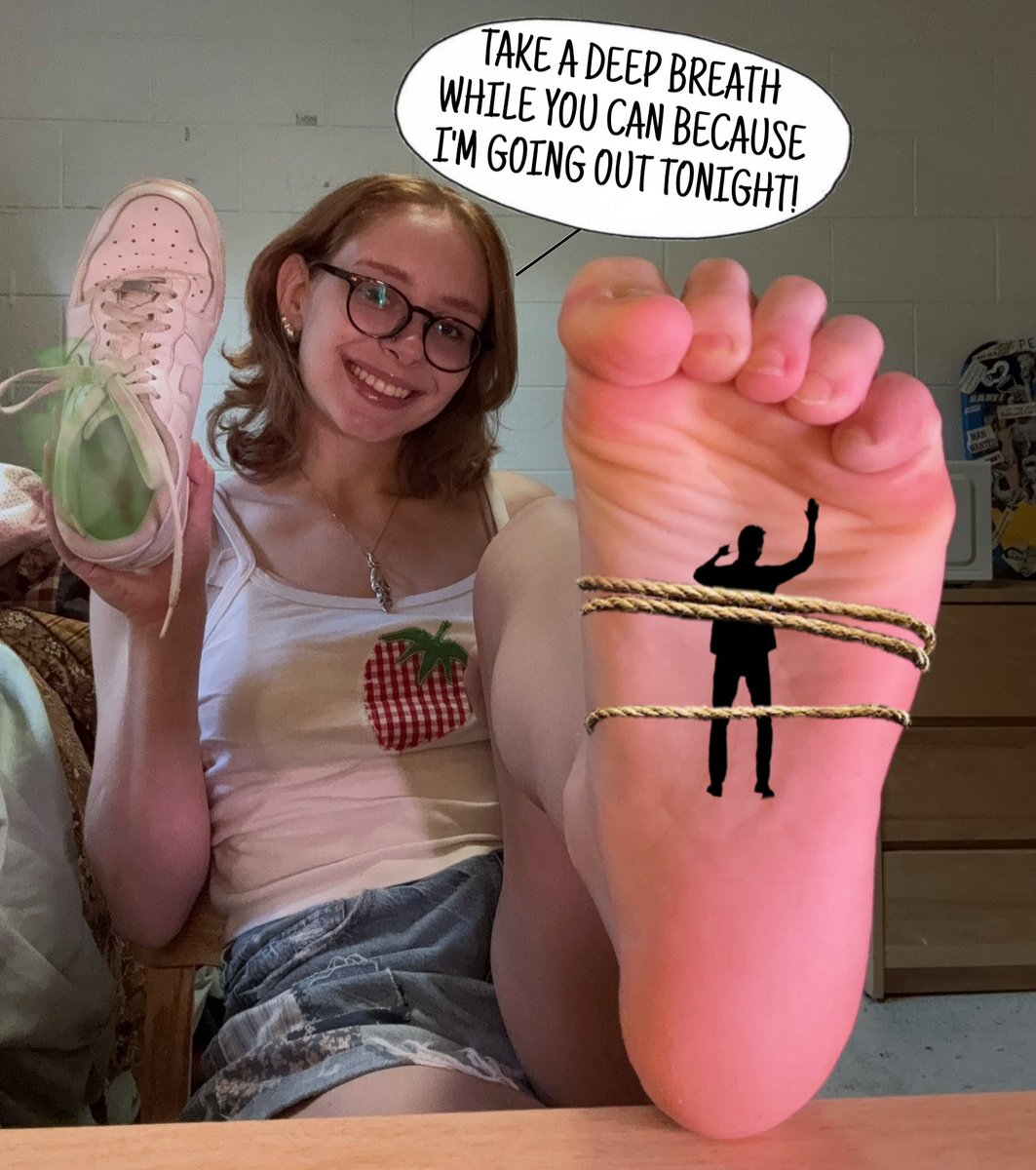 goon_caption's tweet photo. @GingerSolesss You would be such a good giantess, I couldn't resist making my own! https://t.co/hAwLUegora