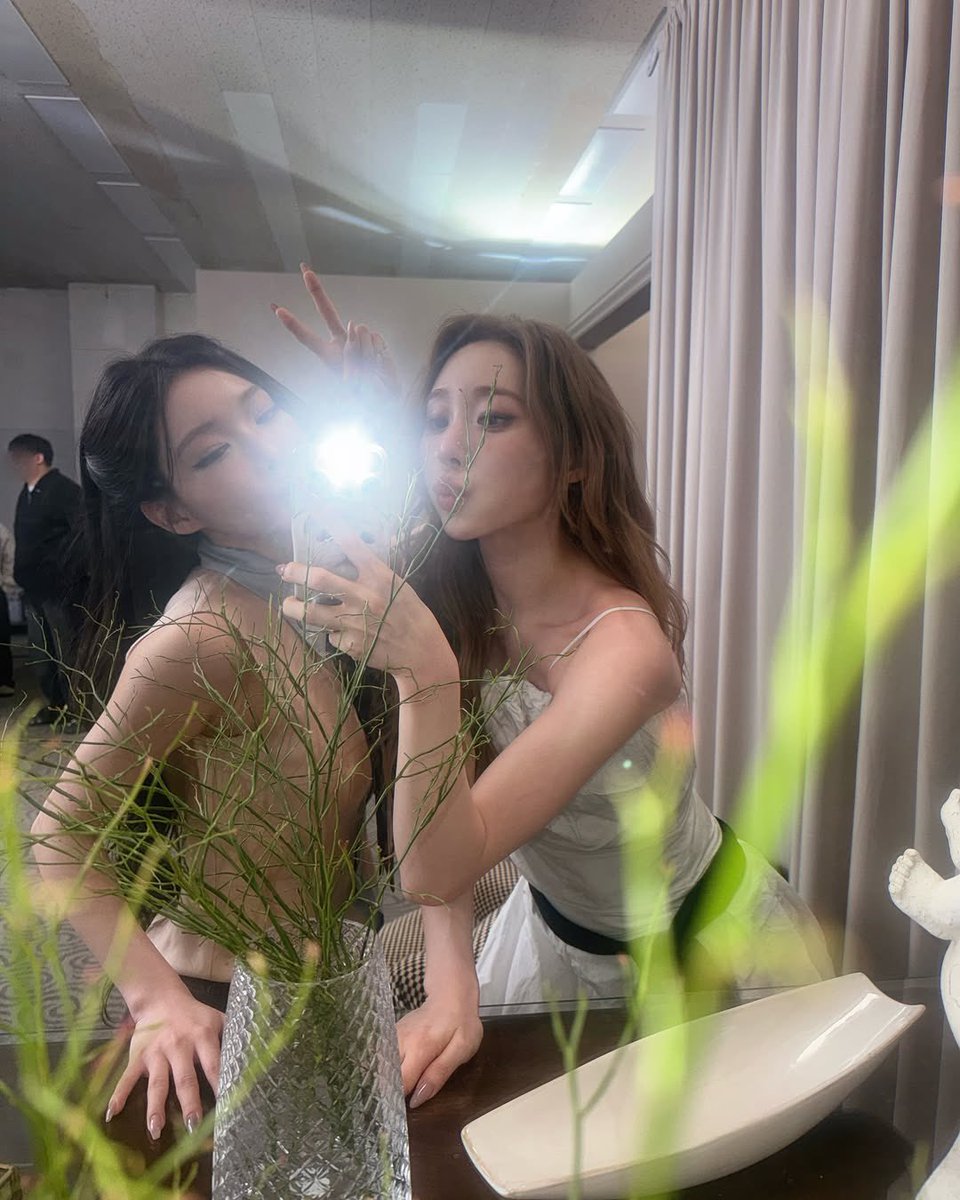 ChunghaGlobal's tweet photo. 260610 Yeonjung uyj__0803 Instagram Update with Chungha

https://t.co/UMRC5FG3ho

#청하 #CHUNGHA @CH_CHUN9HA 
#아이오아이 #IOI @ioi_10th https://t.co/rEQqncCT1V