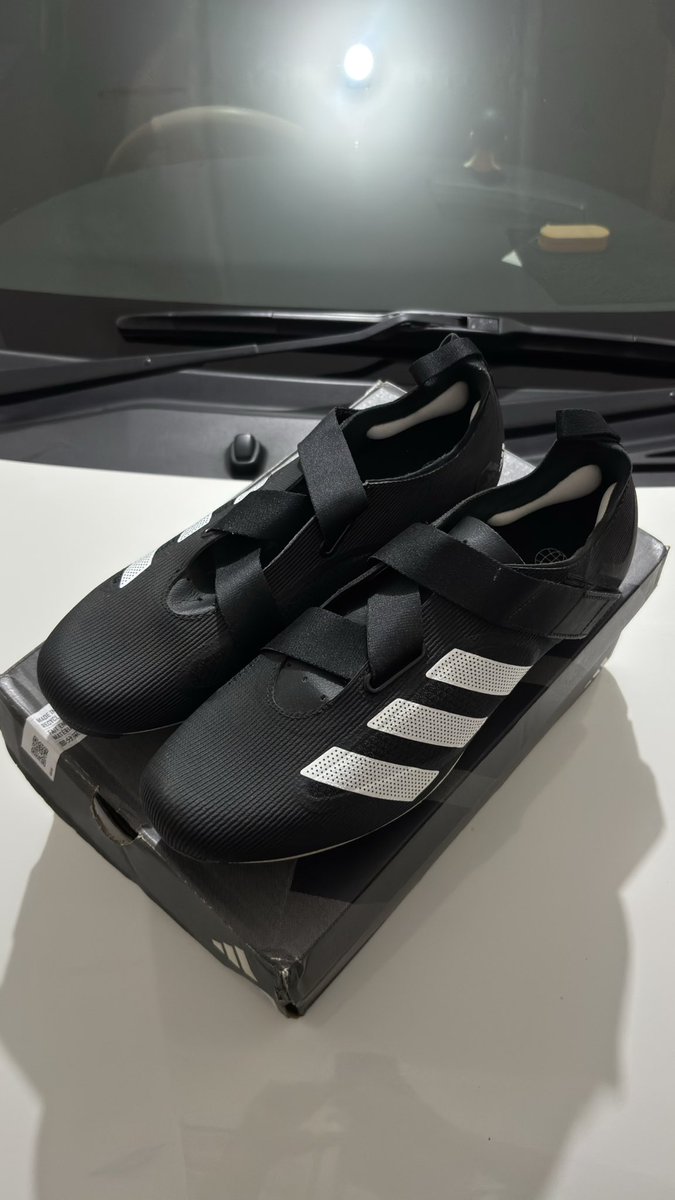 EGGBAL's tweet photo. WTS adidas road size 42 / 27cm, new
700k #fnfjb https://t.co/9akmMI94Nv