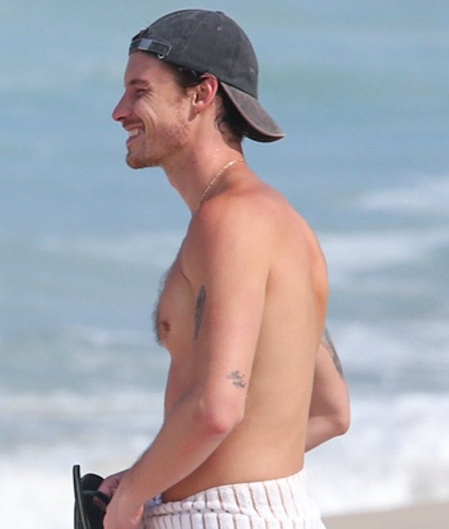 itsbeensoheavy's tweet photo. the backwards cap
the facial hair
the smile
YUP WE ARE SO BACK https://t.co/9EWv2LTc5Z