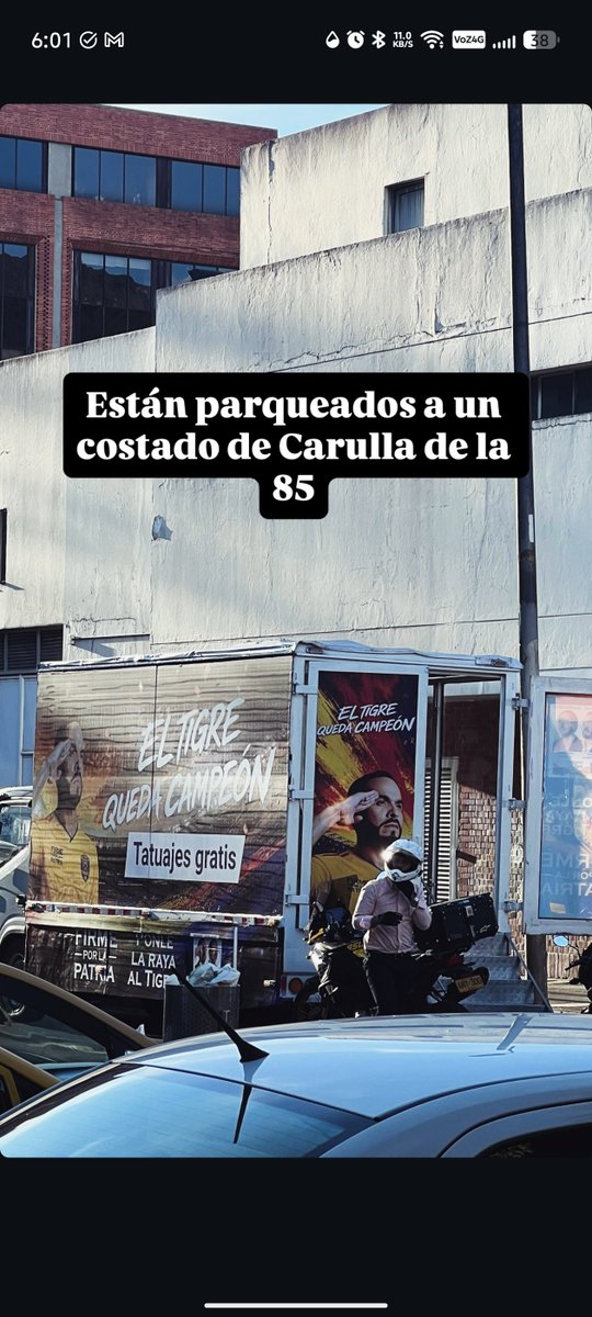 LifReRe's tweet photo. @Bogota @Supersalud
@SectorSalud por menos han cerrado establecimientos de tatuajes, ahora salen estos ofreciendo tatuajes gratis a cambio de votos y en plena vía pública ? Porque para este señor no hay leyes ? https://t.co/cceVZqOezS