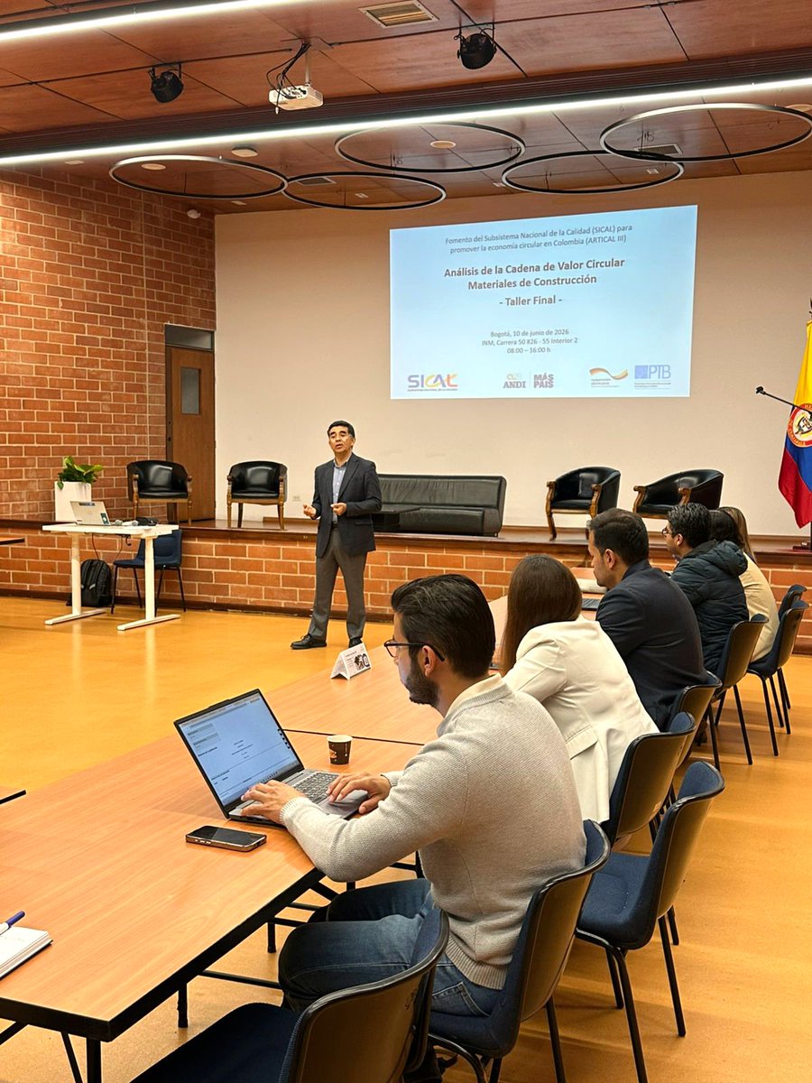INMdeColombia's tweet photo. #Hoy realizamos junto con @ptb_q5 el Taller de Materiales de Construcción, espacio de análisis de la cadena de valor concreto–cemento y su articulación con la #IC, identificando brechas, capacidades y acciones prioritarias en circularidad y uso seguro de nuevos materiales https://t.co/dqBzm4hrbL