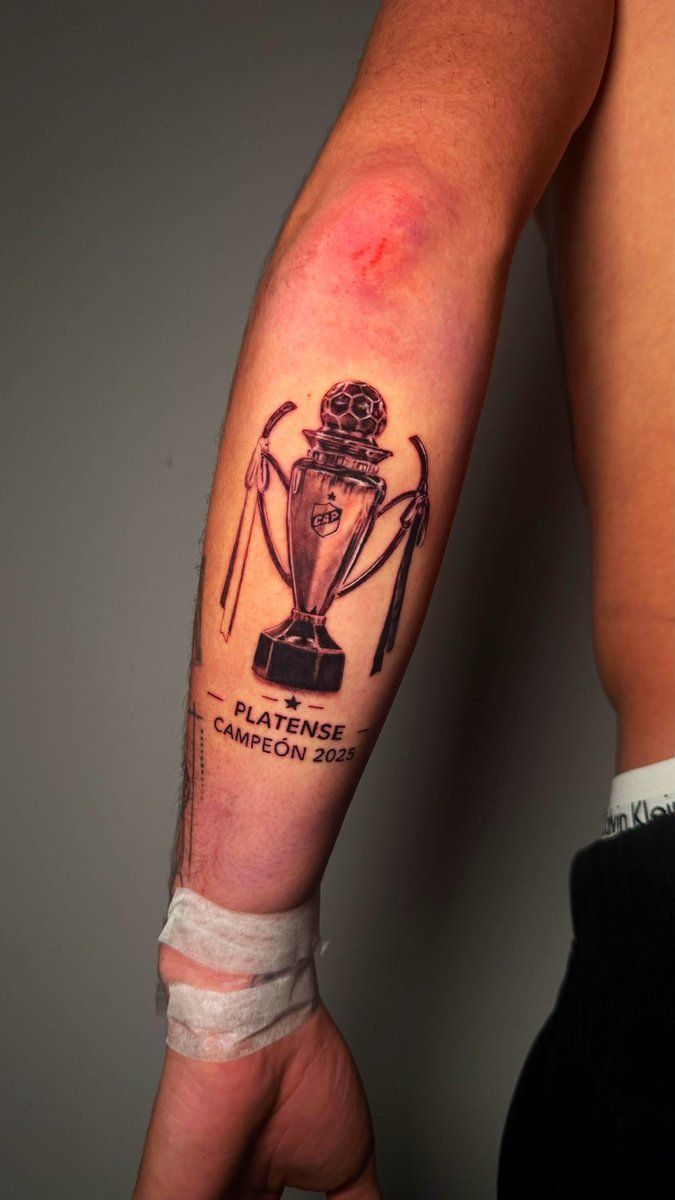 ZapiolaFranco's tweet photo. En la piel. 2025 Campeón @caplatense 🤎🦑
Gracias @mntattoo_ https://t.co/mNvH3WxlxK