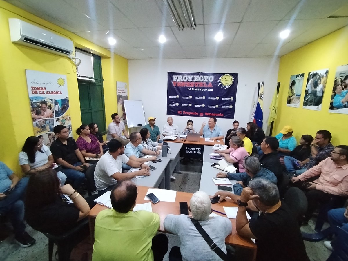ProVe_Carabobo's tweet photo. La vigencia de nuestros principios y visión ​Bajo la guía y el compromiso histórico de nuestro líder fundador, Henrique Salas Römer y la conducción de nuestro presidente del partido, Henrique Fernando Salas Römer, Nuestra filosofía no es una simple bandera electoral. https://t.co/B0X8W78rPM
