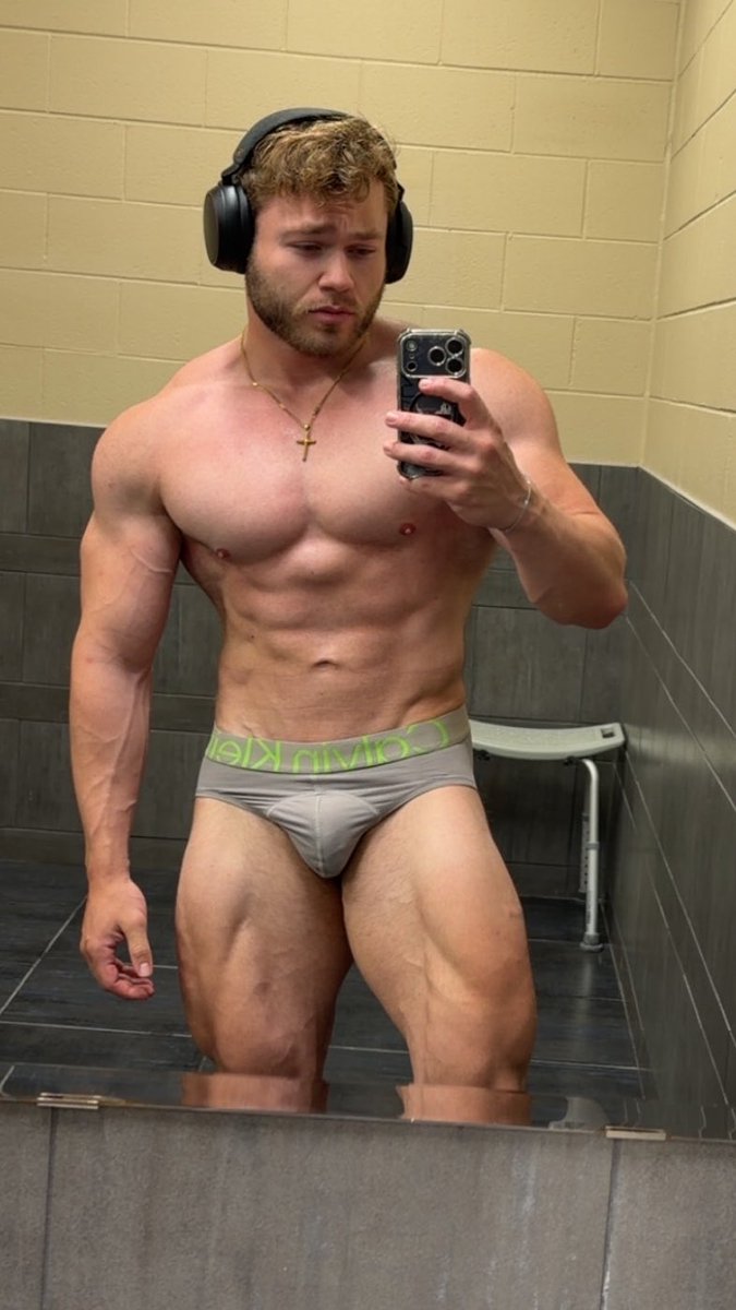 MuscleChadreal's tweet photo. RT if you want more photos like this 😋 https://t.co/fwndlgGnSi