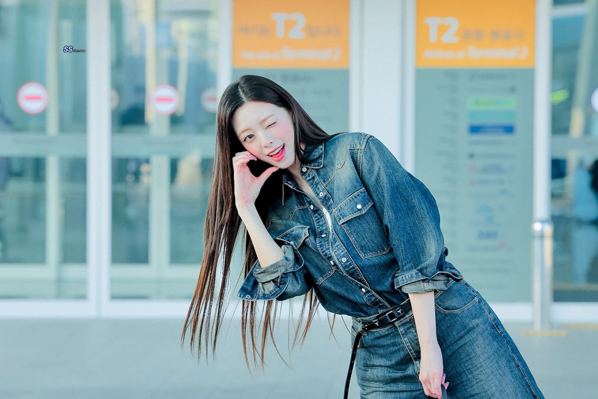 shinsarang_yn's tweet photo. 260611 FENDI ✨ #유나 #YUNA #있지 #ITZY https://t.co/wzmj2PeG8Y