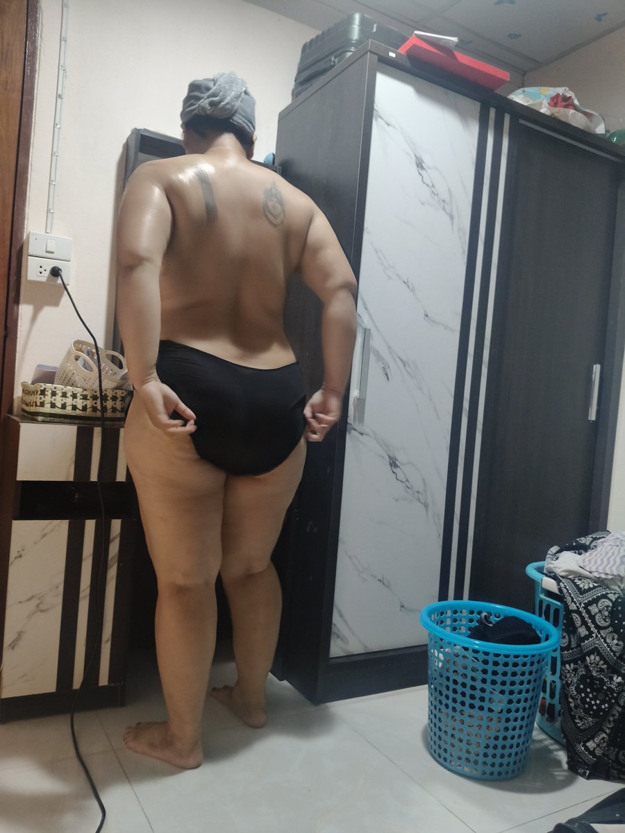 Pira70286594401's tweet photo. ออกไปทำงานอีกแล้ว  เมียหมอนวด https://t.co/XXTtBXHb3P