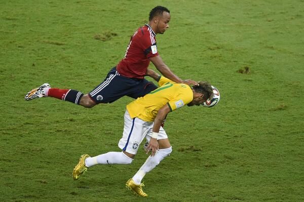 SaibelGilberto's tweet photo. @realmilgrauu As pessoas falam "ah o Neymar não é mais o msm" "ah o Neymar não consegue mais jogar como antes" 

Oq faziam com o Neymar todo Jogo: https://t.co/cX74lhY3NX