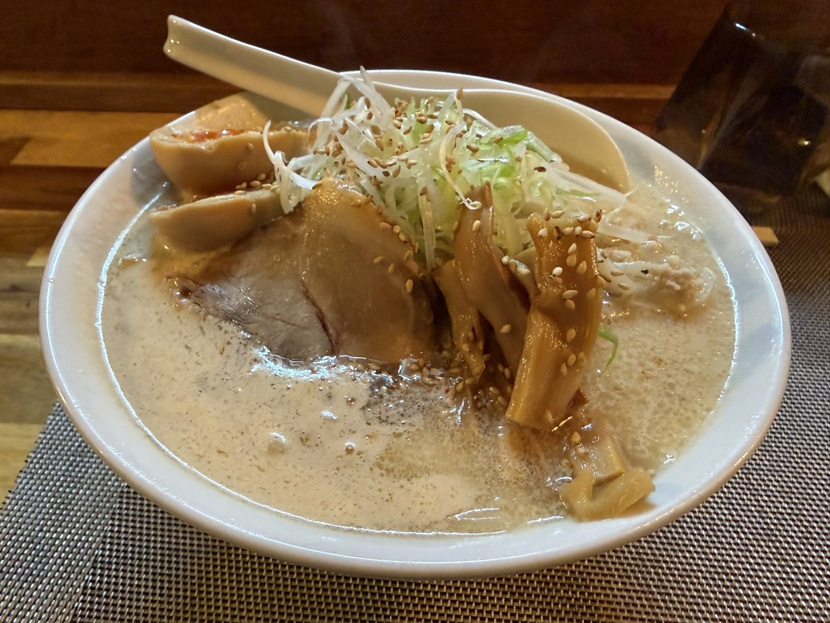 HommaKats's tweet photo. ずっと気になっていたお店に来ました。
味噌らーめん美味しゅうございました🍜
クリーミータイプのスープムチャクチャ好みです。
ヘビロテになりそうです😀

#麺屋じゅげむ https://t.co/ua2UAP1lei