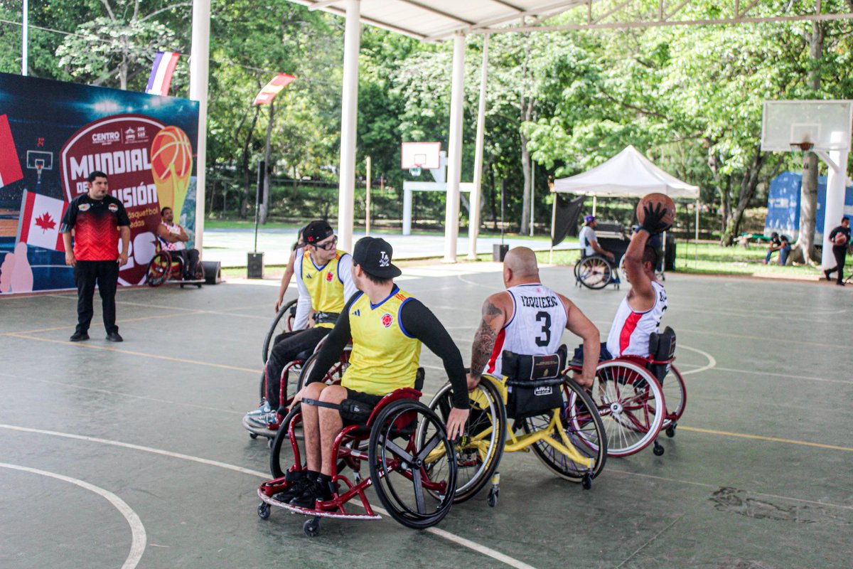 SMDIFCentro's tweet photo. En el marco de la fiebre mundialista que vive nuestro país, demostramos que el deporte adaptado no solo nos llena de orgullo, sino que es una herramienta clave para la visibilización, la inclusión y el desarrollo integral de todas y todos. 
🤝❤️ 
#HonestidadYResultados https://t.co/YiPUB6mSHk