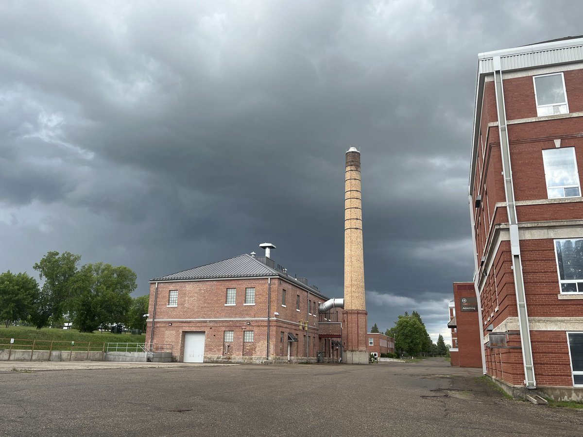 MattGoerzen's tweet photo. More rain passing through #Westman tonight, this time on the north east side of Brandon. Photo taken from Assiniboine College’s North Hill campus. #bdnmb https://t.co/VwuPrR1pBO