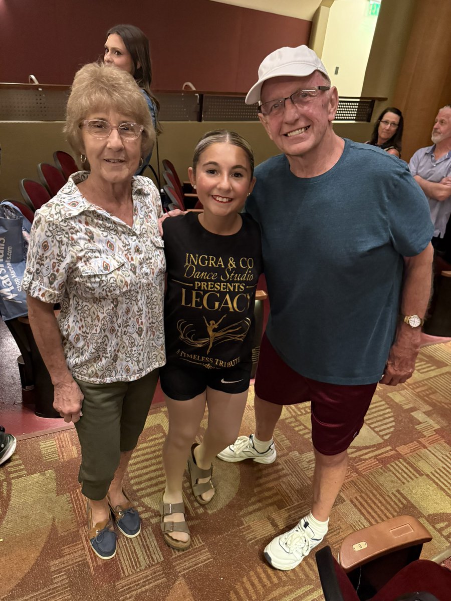 BabyGiadaB's tweet photo. Year 10, Day 317: After recital with Nonnie and Pappy! https://t.co/6nHxKnpsZa