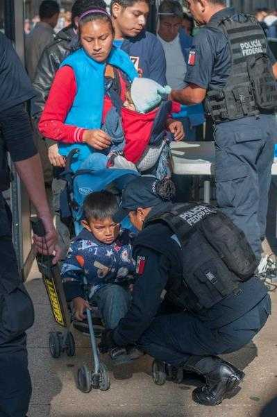 taller2006's tweet photo. Oigan chairos
¿Recuerdan cuando la policía de Mancera en tiempos de Peña Nieto cateó niños para permitirles el acceso al zócalo un 15 de septiembre del 2014?
¿Recuerdan el escándalo que hicmos y las críticas a ése gobierno?
¿Dónde quedó la indignación que dijeron sentir?
¿Por qué ahora que las cosas están peor no han acudido a la CNDH?
https://t.co/iundEkBNdn