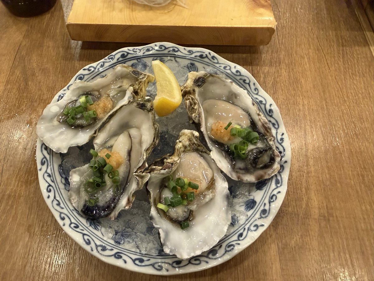 dynam_00295's tweet photo. ＃大津店 白シャツNです🫡
海鮮焼きのお店に貝を食べに行ってきました🦪
旨味がぎゅっと詰まってます😆

#ダイナム #海鮮焼き https://t.co/KYy357YAcN