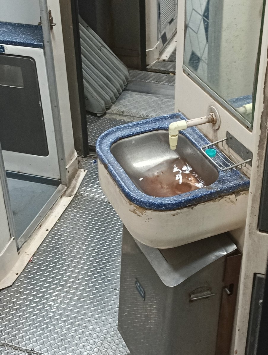 Shivay77om's tweet photo. Rail no. 22362 amrit bharat express me washbasin saaf nahi hai .
S3 coach me washbasin aur cleaning pe complain karne pe bhi kuch ho nahi Raha hai. 
Railway ko complain pe active jada hona chahiye. 
@IRCTCofficial ,@RailMinIndia https://t.co/Q12M5k2R32