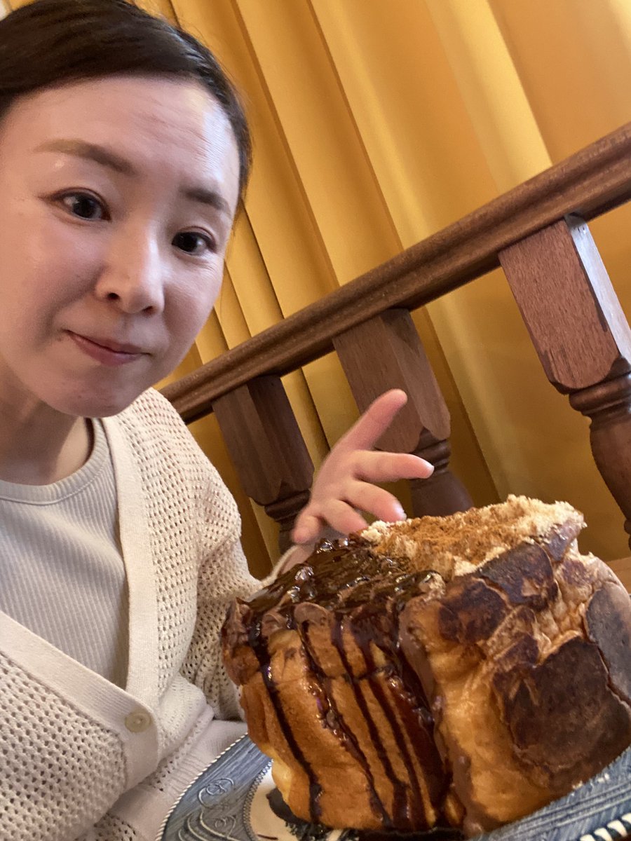 chio6_rin's tweet photo. #黒すぐり怪談勉強会
ロビーさんで稽古！早めに行けたのでトーストを美味しくいただきました！でか！
怪談トークのようで芝居でもある形式。前回よりも役にいきやすいです。特にオカ研過去話は体験した感覚になってきた！不思議な体験一緒にしましょう
https://t.co/nwkdScGaxd https://t.co/tU4ycClJBY
