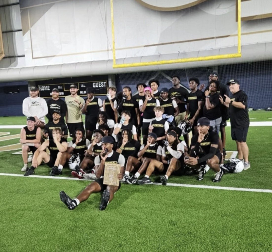 zayreeves__'s tweet photo. Georgia Tech Corky Kell 7v7 Champions!  #NewView26 @MVFootballBears https://t.co/xm5iDI07Ky