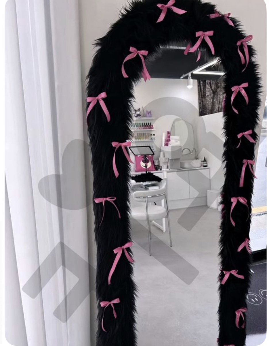 favscorpioooo's tweet photo. this mirror>> 🎀🎀🎀🎀 https://t.co/rCw5OEQ4a2