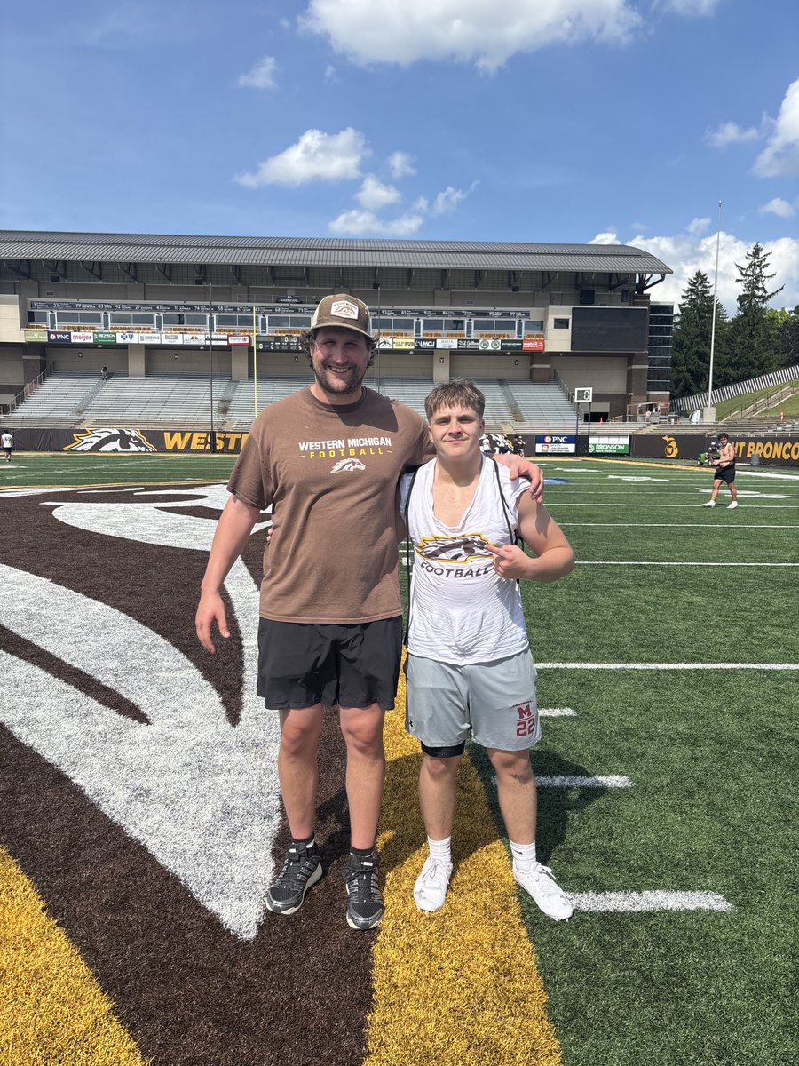 LaytenDenaway's tweet photo. Had a great time at Western Michigan today, loved getting ELITE LB work with @RyanBrowne05 and @GreerMartini48. Can’t wait to be back at Waldo! #gobroncos @KeithKinder2 @EthanBrenesFB @Coach_DVaughn @CoachLT_WMU @AllenTrieu @PrepRedzoneIN @IndianaPreps @CamAllenFB @cavemensports https://t.co/8GI54s88Ar