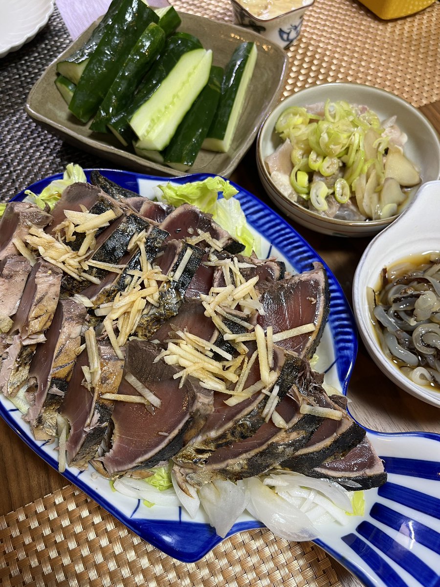 pinkiloveit's tweet photo. 昨日の夜ごはん♪

カツオのタタキが美味しいです🤤
珍味好き家族のための、赤クラゲポン酢、牛すじポン酢も🤭✨

#料理好きな人と繋がりたい #料理記録 #おうちごはん #x家庭料理部 #お腹ペコリン部 #飯テロ #献立 https://t.co/NSRRPGZV00