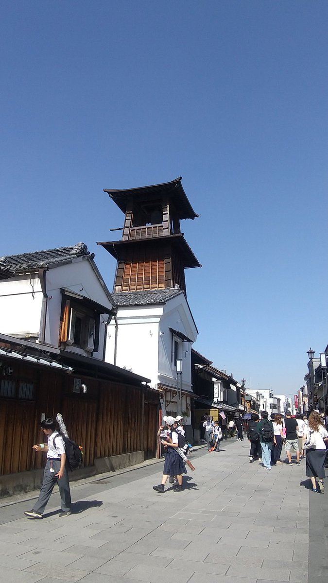conny_521's tweet photo. 先月末 旦那と埼玉の川越に行って来た 初めて行ったけど 校外学習の学生さんと外国人観光客めっちゃ多かった…
お芋のソフトクリームが美味しい🍦😋 https://t.co/dAvbvabiPM