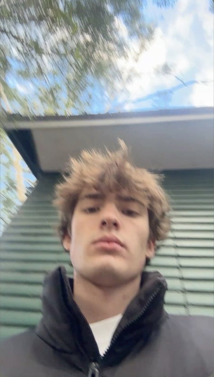 Travis tweet media