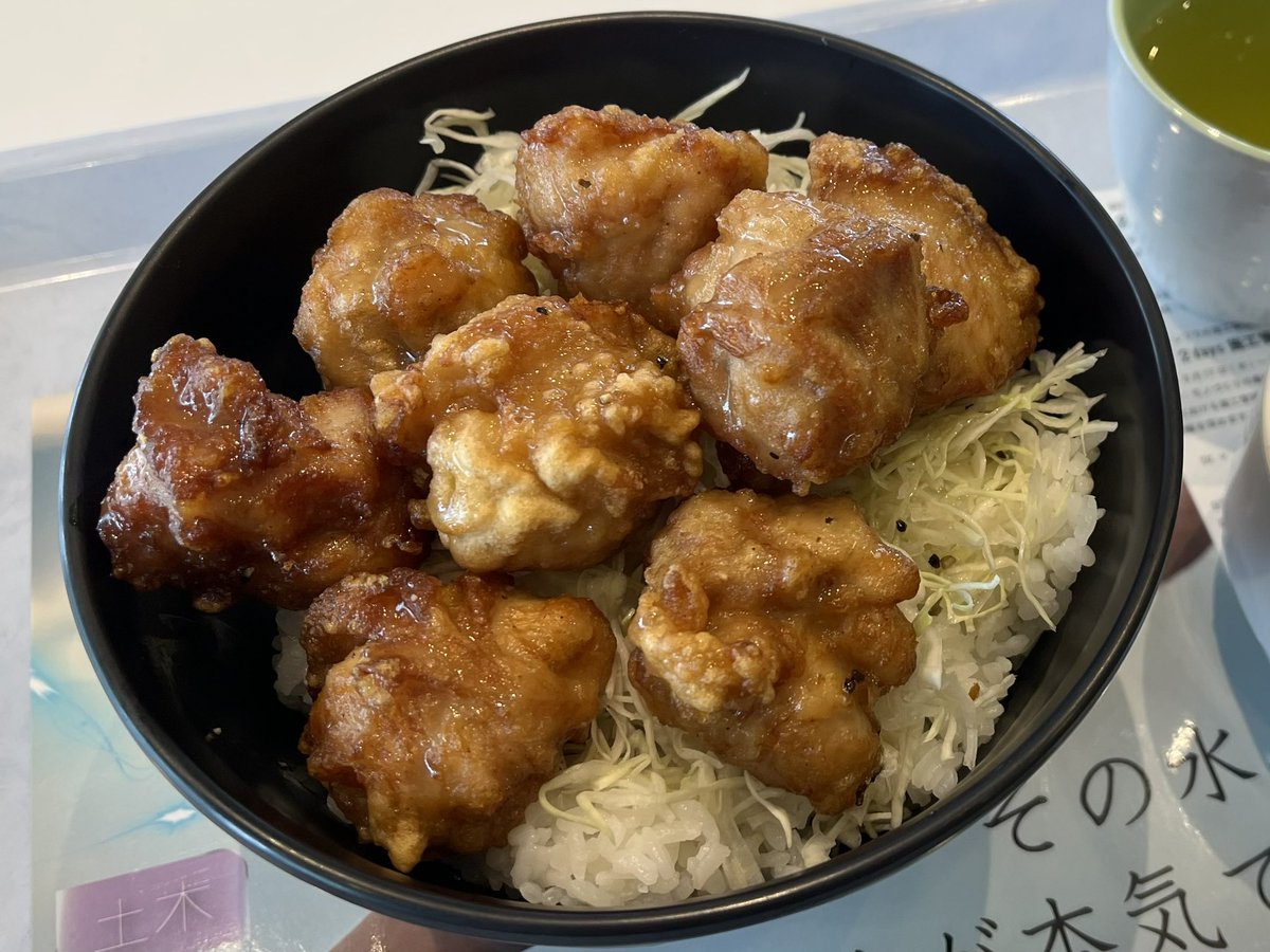 pop_oolonghigh's tweet photo. そんなこんなせ80㌔代に戻りました💢
あー唐揚げ丼おいちーーーー！！！(白目) https://t.co/RULg7ZMGkv