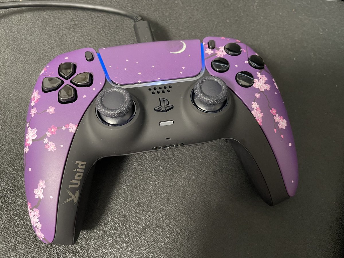 puffmaruru's tweet photo. こんにちぱふ🐱
新しいコントローラー届いた！
桜モチーフかんわいい〜☺️♡
#voidgaming 

壊れちゃってたやつは修理に
出してみようかな😗 https://t.co/4uJxDDOBAr